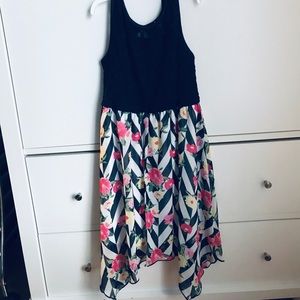 Pretty girls Dress with Flowers